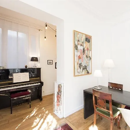 Sunshine Loft In Montmartre